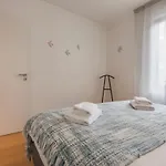 Lovelystay - Family-friendly Downtown *