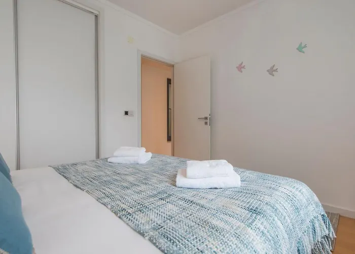 Lovelystay - Family-friendly Downtown Апартаменти