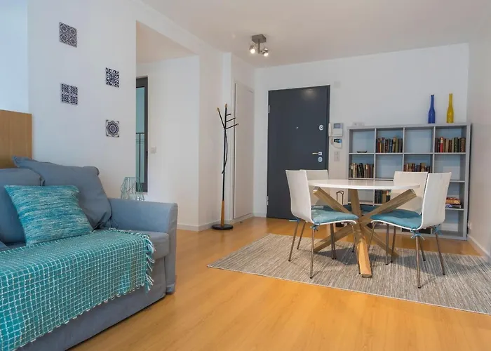 Апартаменти Lovelystay - Family-friendly Downtown *