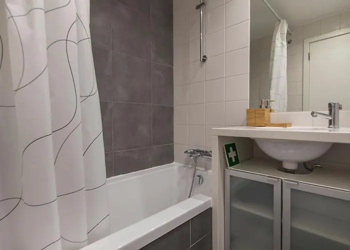 Lovelystay - Family-friendly Downtown Апартаменти *