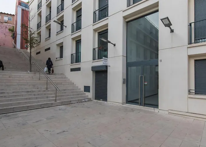 Апартаменти Lovelystay - Family-friendly Downtown