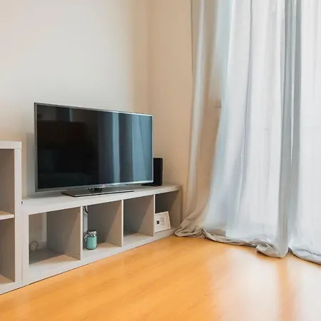 Lovelystay - Family-friendly Downtown Apartment